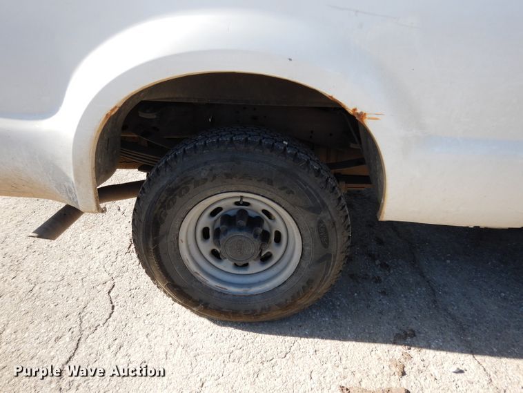 image for item DE4214 2002 Ford F250 Super Duty XL SuperCab pickup truck