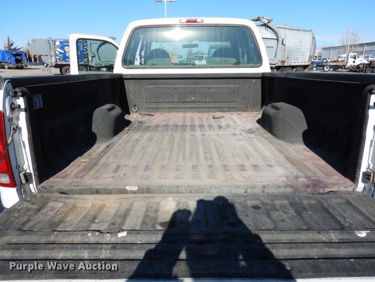 image for item DE4214 2002 Ford F250 Super Duty XL SuperCab pickup truck