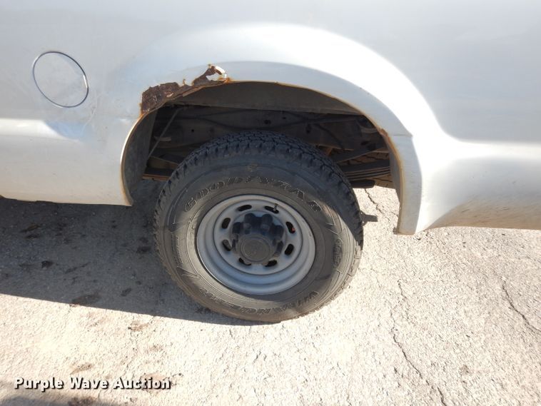 image for item DE4214 2002 Ford F250 Super Duty XL SuperCab pickup truck