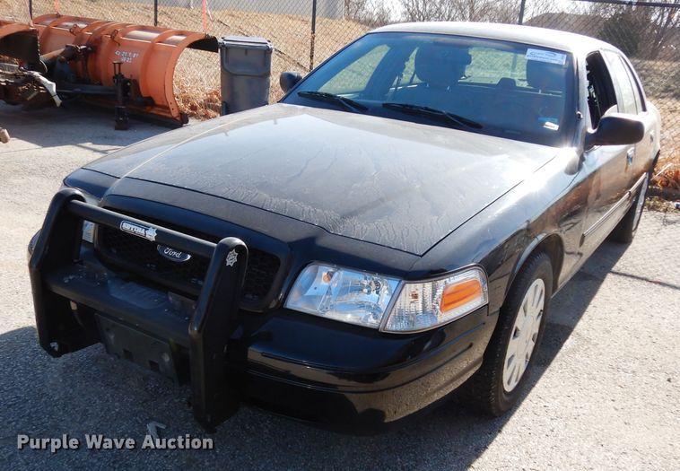 image for item DE4220 2011 Ford Crown Victoria Police Interceptor