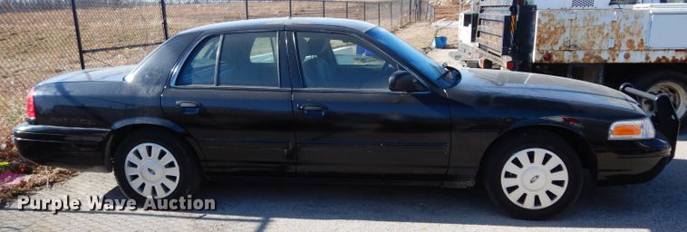 image for item DE4220 2011 Ford Crown Victoria Police Interceptor