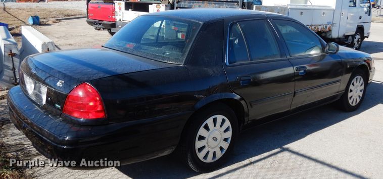 image for item DE4220 2011 Ford Crown Victoria Police Interceptor