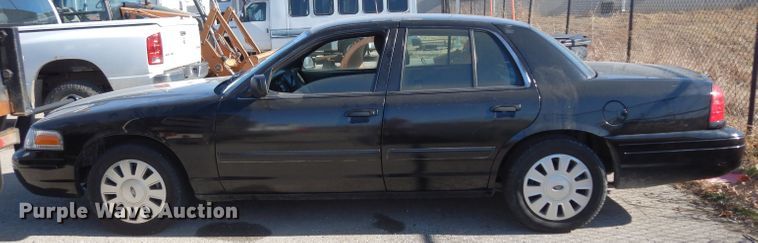 image for item DE4220 2011 Ford Crown Victoria Police Interceptor