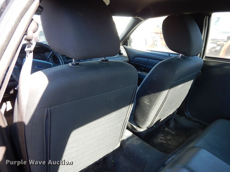 image for item DE4220 2011 Ford Crown Victoria Police Interceptor
