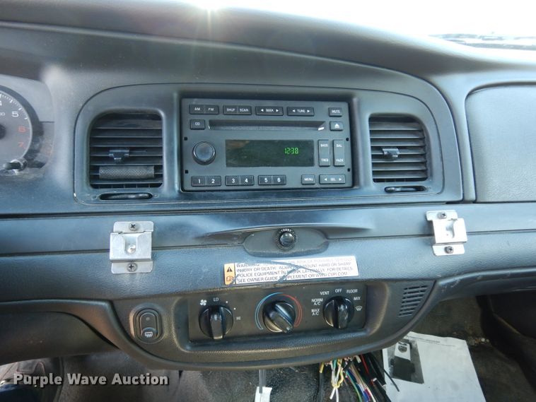 image for item DE4220 2011 Ford Crown Victoria Police Interceptor