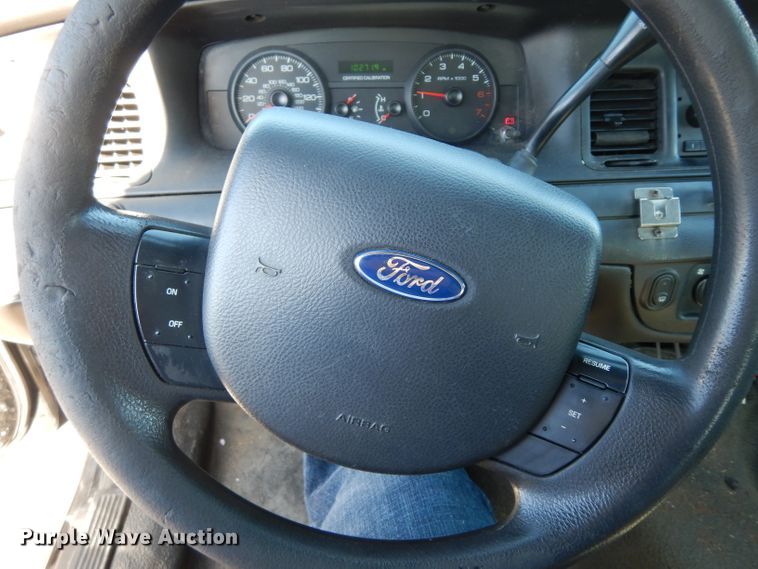 image for item DE4220 2011 Ford Crown Victoria Police Interceptor