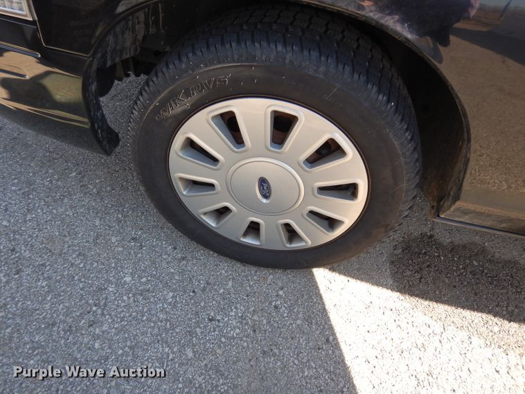 image for item DE4220 2011 Ford Crown Victoria Police Interceptor