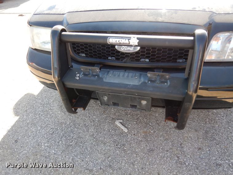 image for item DE4220 2011 Ford Crown Victoria Police Interceptor