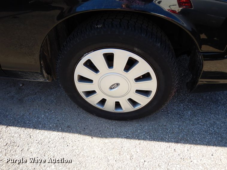 image for item DE4220 2011 Ford Crown Victoria Police Interceptor