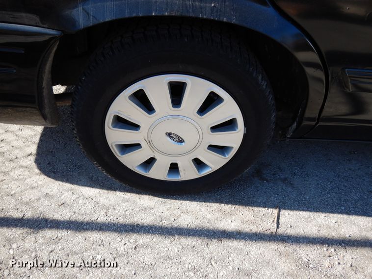 image for item DE4220 2011 Ford Crown Victoria Police Interceptor