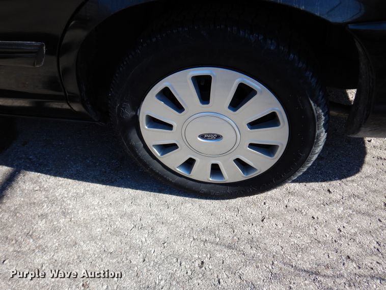 image for item DE4220 2011 Ford Crown Victoria Police Interceptor