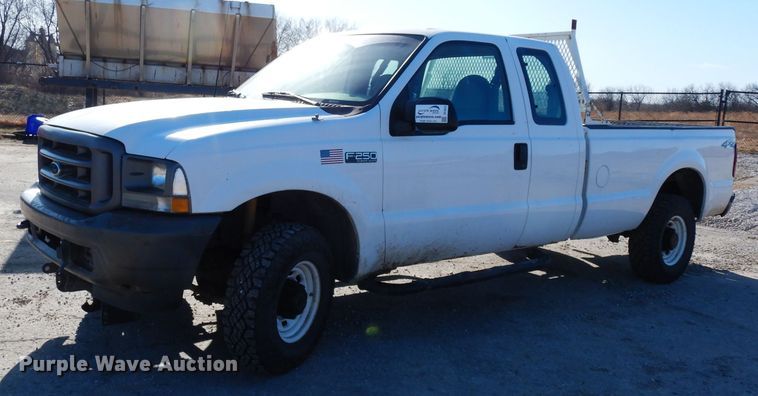 image for item DE4221 2003 Ford F250 Super Duty XL SuperCab pickup truck