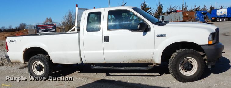 image for item DE4221 2003 Ford F250 Super Duty XL SuperCab pickup truck