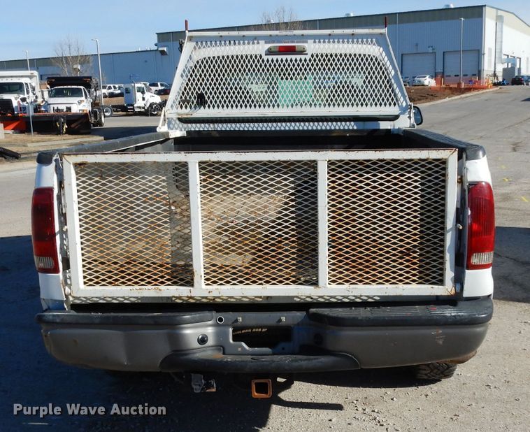 image for item DE4221 2003 Ford F250 Super Duty XL SuperCab pickup truck