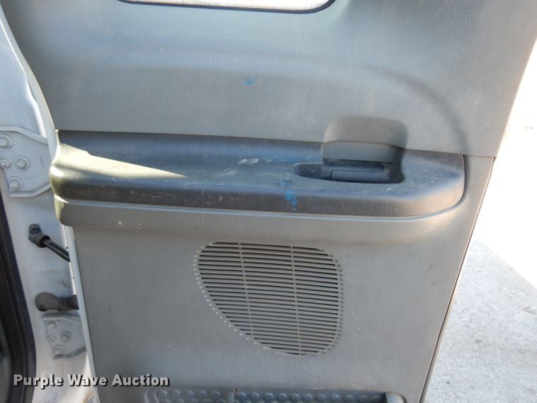 image for item DE4221 2003 Ford F250 Super Duty XL SuperCab pickup truck