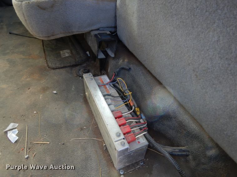 image for item DE4221 2003 Ford F250 Super Duty XL SuperCab pickup truck