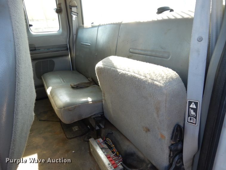 image for item DE4221 2003 Ford F250 Super Duty XL SuperCab pickup truck