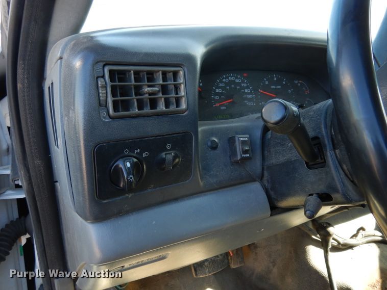 image for item DE4221 2003 Ford F250 Super Duty XL SuperCab pickup truck