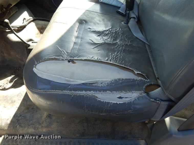 image for item DE4221 2003 Ford F250 Super Duty XL SuperCab pickup truck