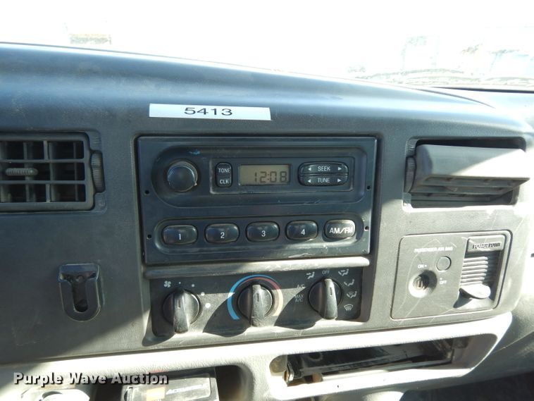 image for item DE4221 2003 Ford F250 Super Duty XL SuperCab pickup truck