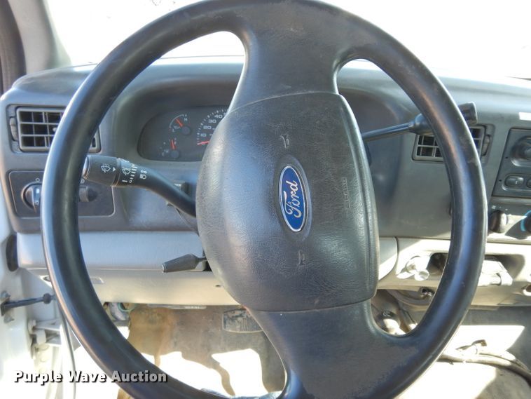 image for item DE4221 2003 Ford F250 Super Duty XL SuperCab pickup truck