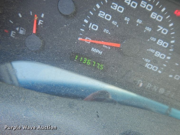 image for item DE4221 2003 Ford F250 Super Duty XL SuperCab pickup truck