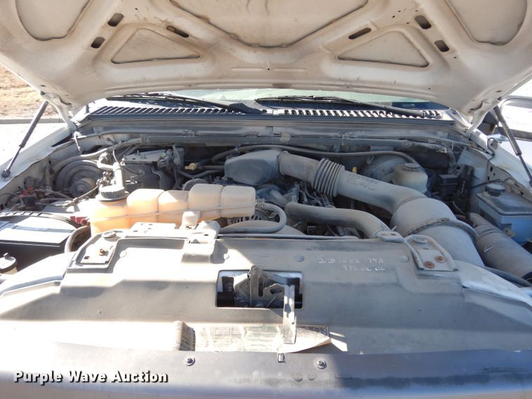 image for item DE4221 2003 Ford F250 Super Duty XL SuperCab pickup truck