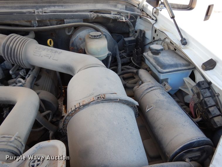 image for item DE4221 2003 Ford F250 Super Duty XL SuperCab pickup truck