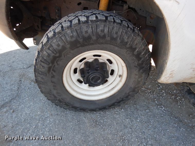 image for item DE4221 2003 Ford F250 Super Duty XL SuperCab pickup truck