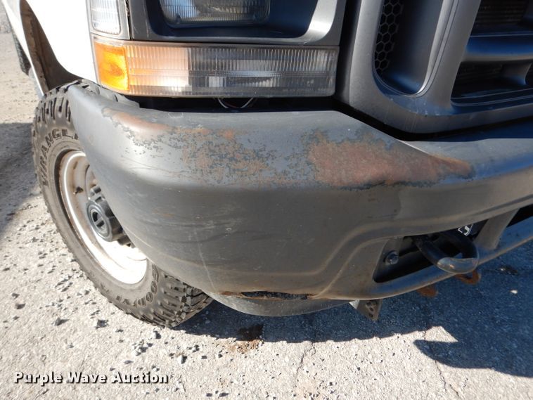 image for item DE4221 2003 Ford F250 Super Duty XL SuperCab pickup truck