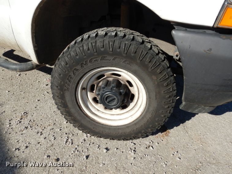 image for item DE4221 2003 Ford F250 Super Duty XL SuperCab pickup truck