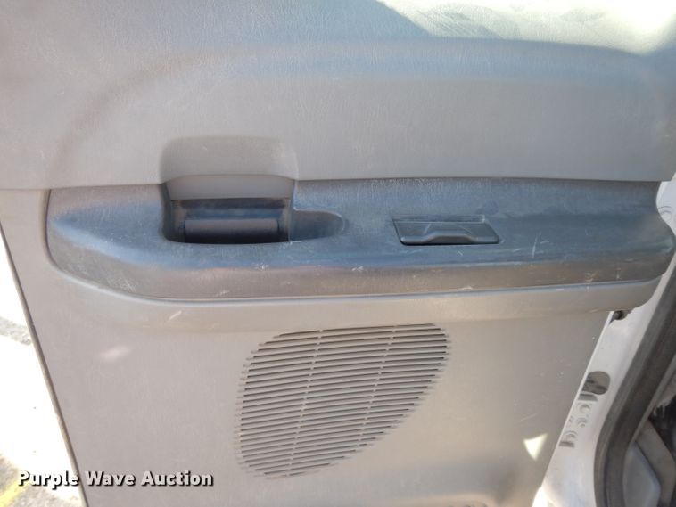 image for item DE4221 2003 Ford F250 Super Duty XL SuperCab pickup truck