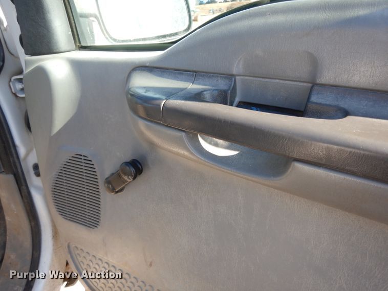 image for item DE4221 2003 Ford F250 Super Duty XL SuperCab pickup truck