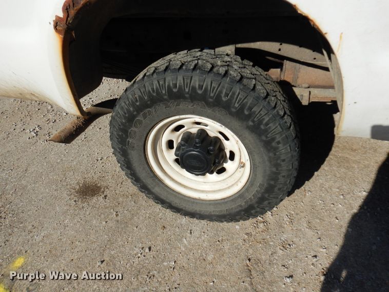 image for item DE4221 2003 Ford F250 Super Duty XL SuperCab pickup truck