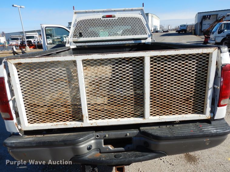 image for item DE4221 2003 Ford F250 Super Duty XL SuperCab pickup truck