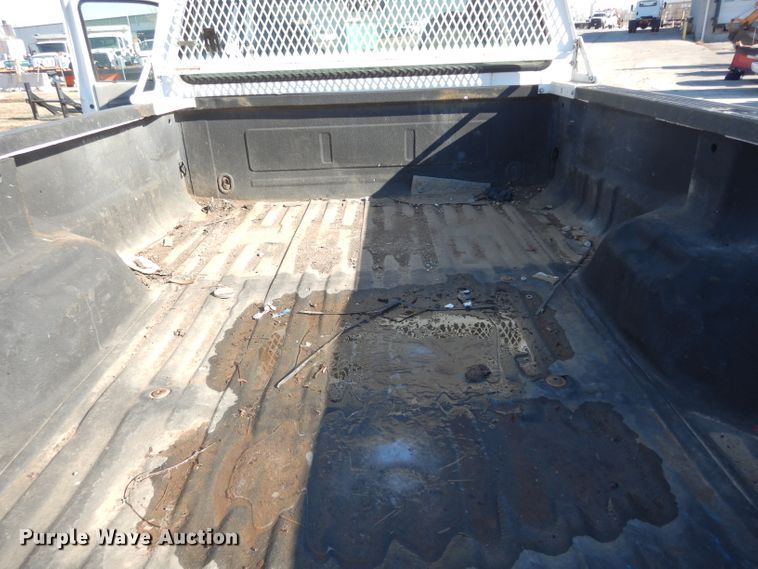 image for item DE4221 2003 Ford F250 Super Duty XL SuperCab pickup truck