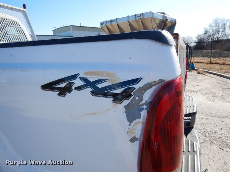 image for item DE4221 2003 Ford F250 Super Duty XL SuperCab pickup truck