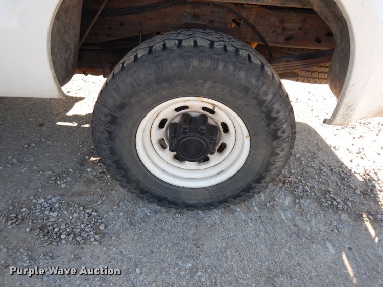 image for item DE4221 2003 Ford F250 Super Duty XL SuperCab pickup truck