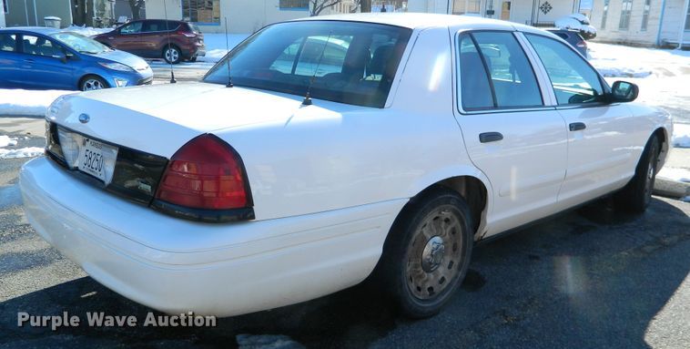 image for item DE4387 2003 Ford Crown Victoria Police Interceptor