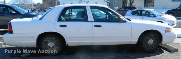 image for item DE4387 2003 Ford Crown Victoria Police Interceptor