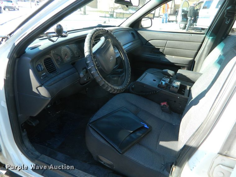 image for item DE4387 2003 Ford Crown Victoria Police Interceptor