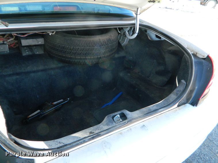 image for item DE4387 2003 Ford Crown Victoria Police Interceptor