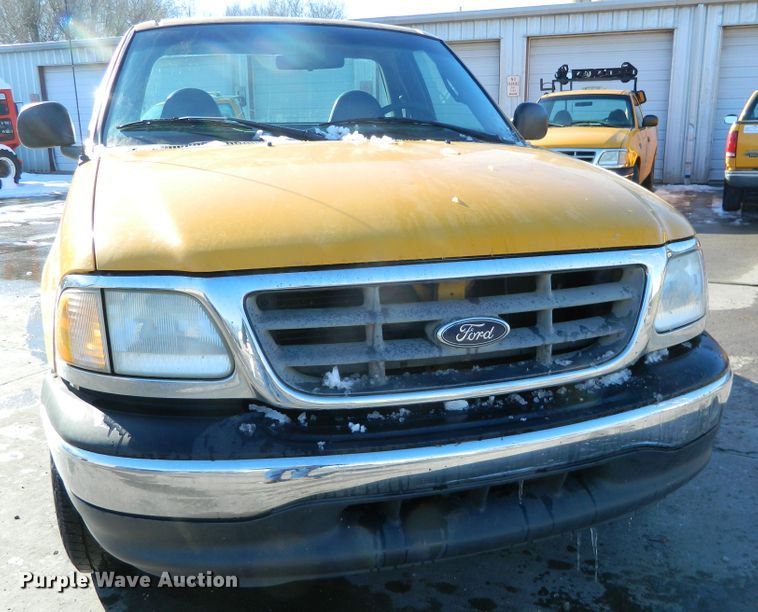image for item DE4388 2001 Ford F150 pickup truck