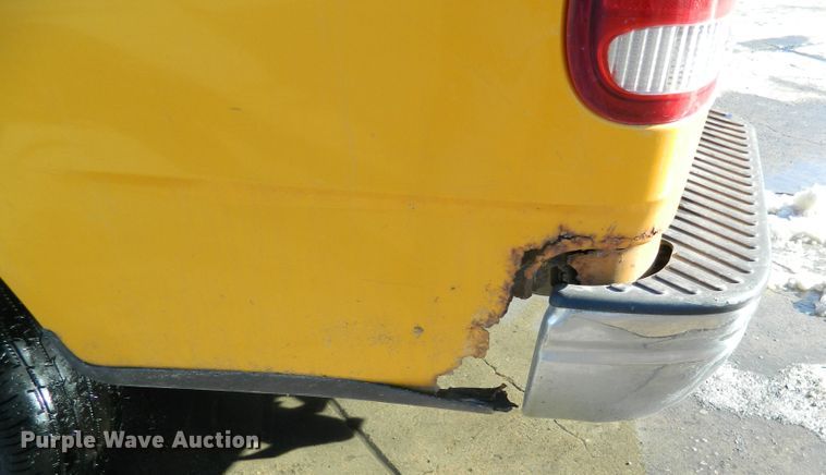 image for item DE4388 2001 Ford F150 pickup truck