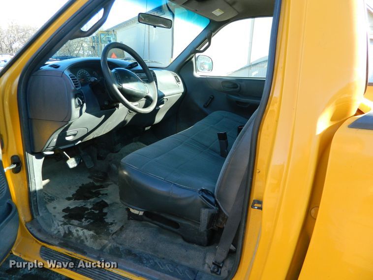 image for item DE4388 2001 Ford F150 pickup truck