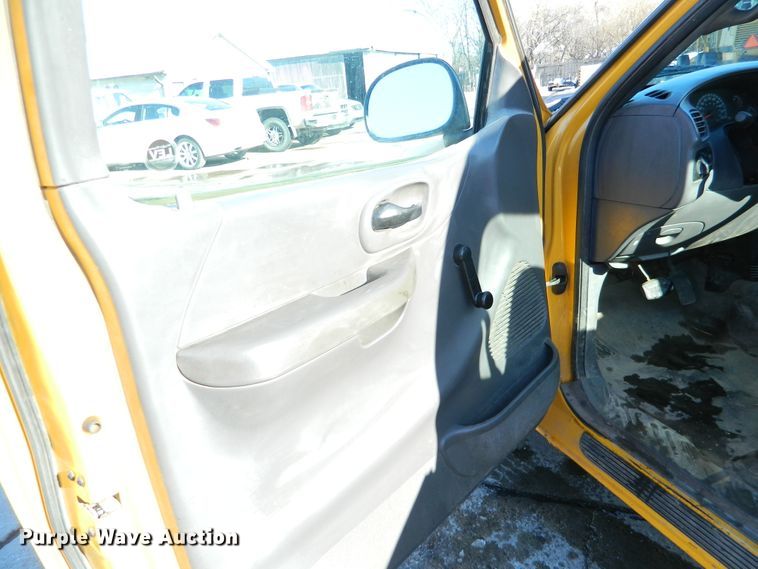 image for item DE4388 2001 Ford F150 pickup truck