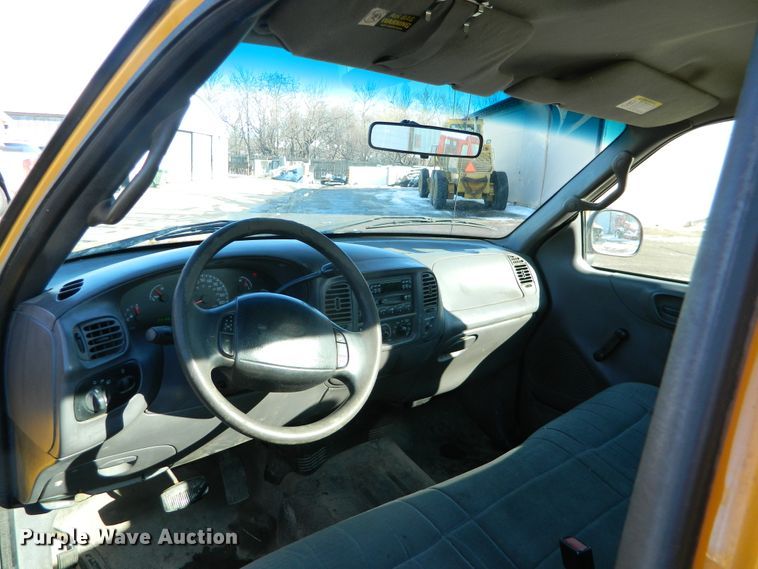 image for item DE4388 2001 Ford F150 pickup truck