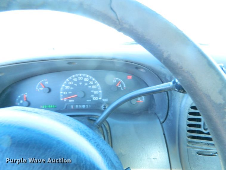 image for item DE4388 2001 Ford F150 pickup truck