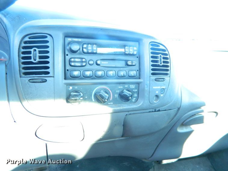 image for item DE4388 2001 Ford F150 pickup truck