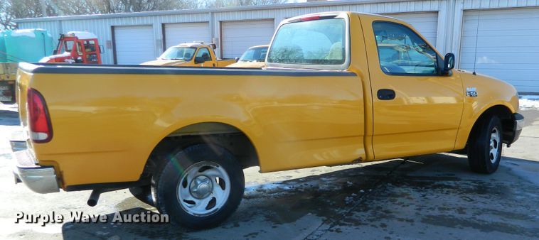 image for item DE4389 1999 Ford F150 pickup truck